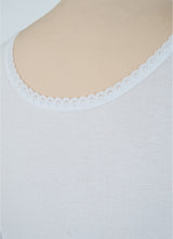 Load image into Gallery viewer, One-piece Hadaki Kimono&#39;s Slip Cordless Innerwear White Kimono Furisode
