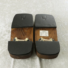 Load image into Gallery viewer, Men’s Geta Paulownia wood Rubber sole Outlet item
